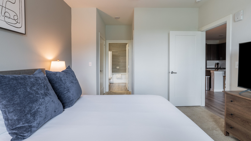 Rent Luxor Club 817 in Jacksonville, FL Landing